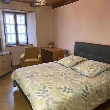 Le Relais Des Sites 2* Faverolles (Cantal)