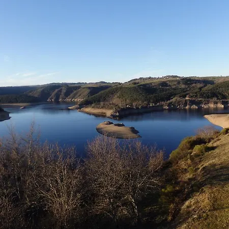 Le Relais Des Sites 2* Faverolles (Cantal)